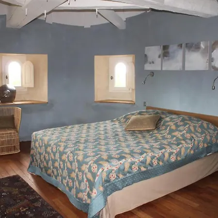 Chateau De Castelneau Bed and breakfast