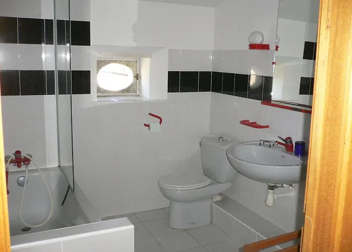 Chateau De Castelneau