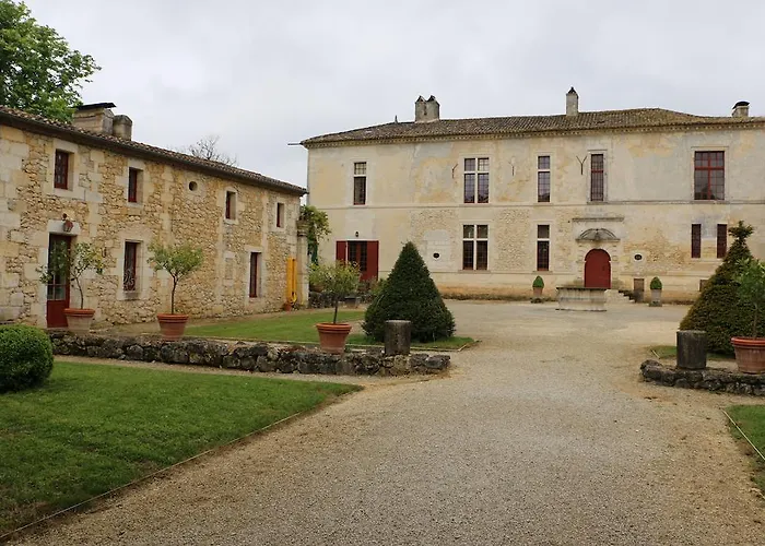 Chateau De Castelneau