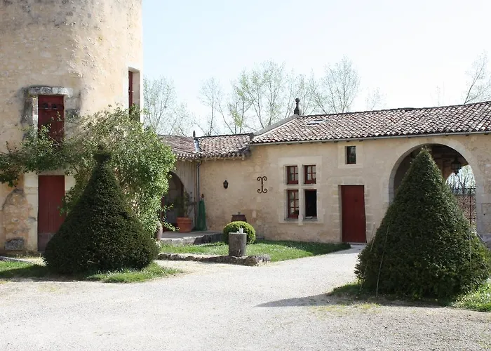 Chateau De Castelneau