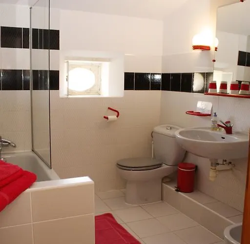 Chateau De Castelneau Bed & Breakfast *